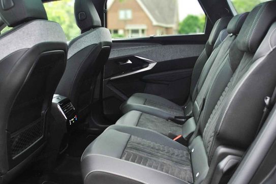 Peugeot 5008 GT Exclusive S&S e-DCS6 1.2 PureTech mHEV