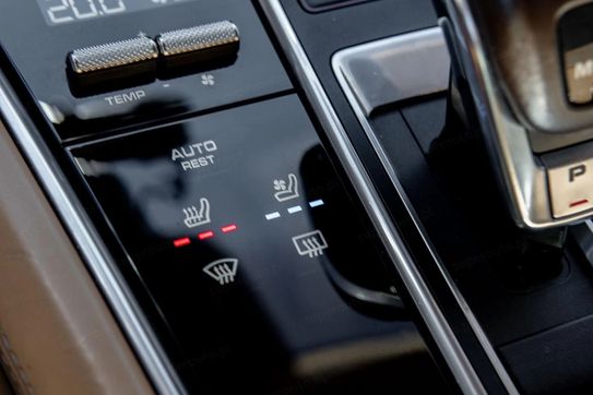 Porsche Panamera 4 e-Hybrid