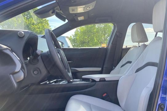 Lexus UX 300h F Sport Design
