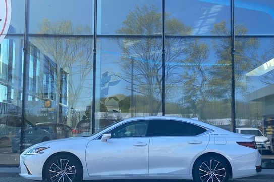 Lexus ES 300h Business Edition