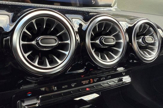 Mercedes CLA 200 AMG Line Shooting Brake