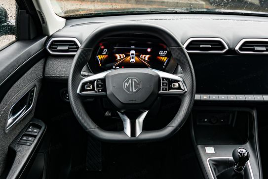 MG ZS 1.5  Standard MT