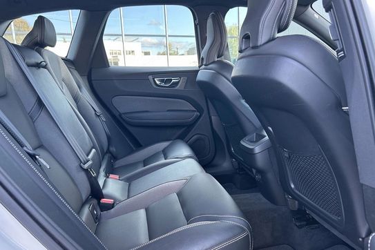 Volvo XC60 B5 B AWD R-Design