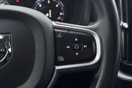 Volvo XC60 B4 D Momentum Pro