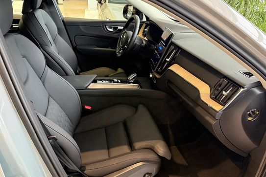 Volvo XC60 B5 B AWD Plus Dark