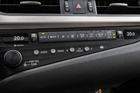 Lexus ES 300h Business Edition +