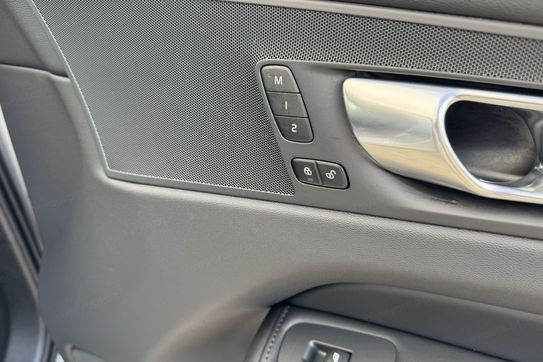 Volvo XC60 B5 B AWD Plus Dark