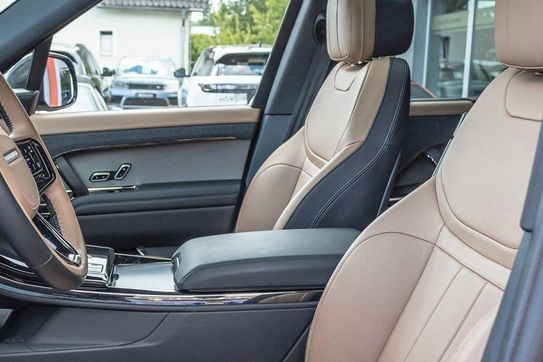 Land Rover Range Rover Sport 3.0 D300 Dynamic SE