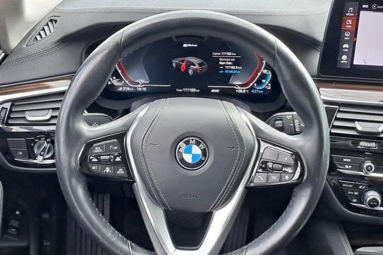 BMW Seria 5 530e xDrive Luxury Line aut