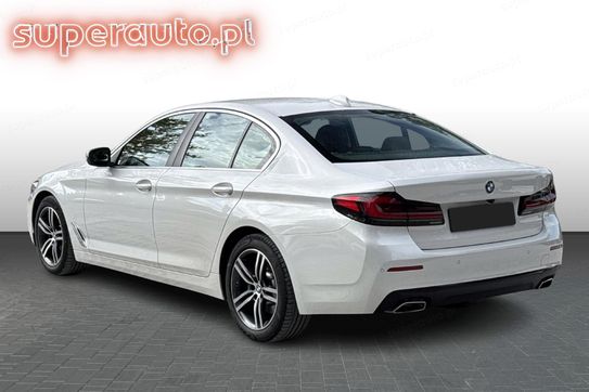 BMW Seria 5 520i mHEV