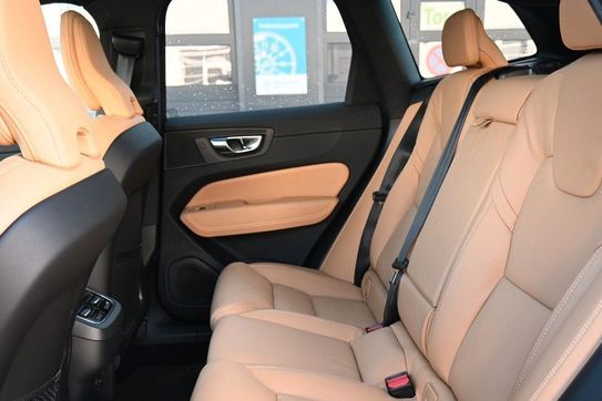 Volvo XC60 T8 Plug-In Hybrid AWD Ultra Dark