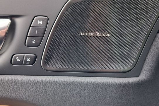 Volvo XC60 T6 AWD Ultra Dark