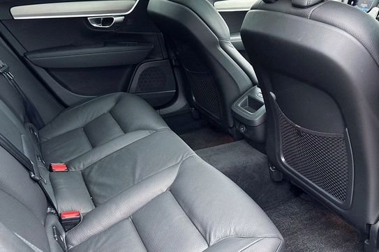 Volvo V90 T6 AWD Plug-In Hybrid Plus Dark