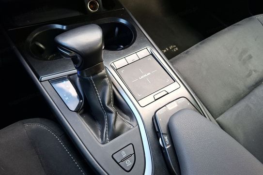 Lexus UX 200