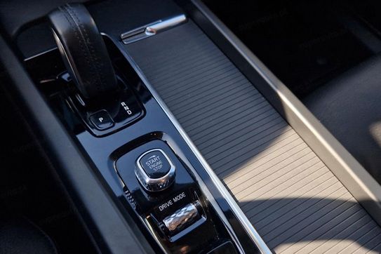 Volvo XC60 B4 D AWD Momentum Pro