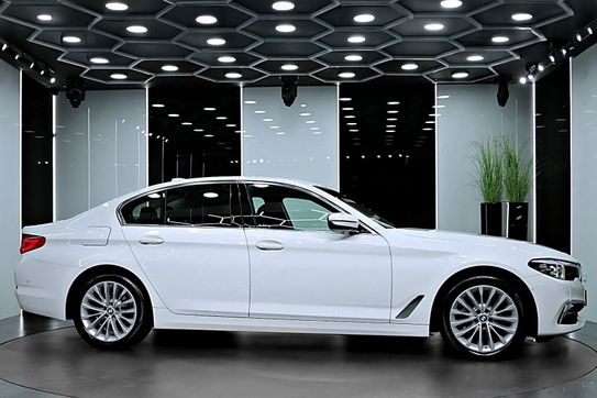 BMW Seria 5 530e iPerformance xDrive Luxury Line sport-aut