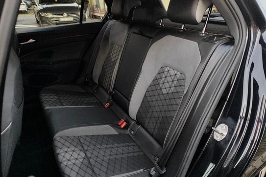 Volkswagen Golf VIII 2.0 TDI R-Line DSG