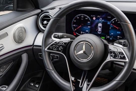 Mercedes E Klasa E 300 e 4-Matic Avantgarde
