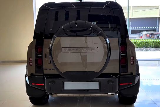 Land Rover Defender 110 3.0 D250 X-Dynamic HSE