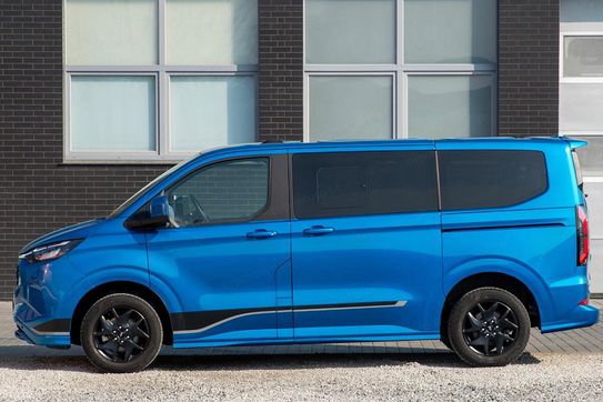 Ford Tourneo Custom L1H1 PHEV Sport AT