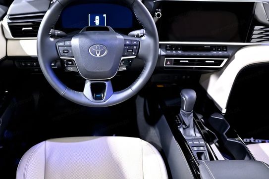 Toyota Camry Executive 2.5 Hybrid Dynamic Force