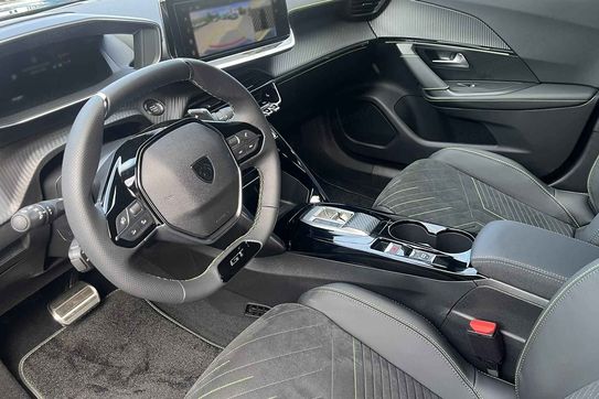 Peugeot 2008 GT Exclusive e-DCS6 1.2 PureTech mHEV