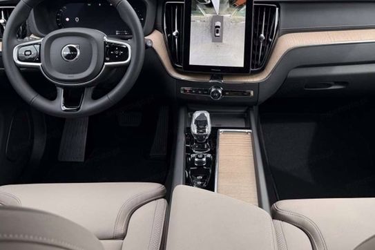 Volvo XC60 B5 AWD Ultra Dark