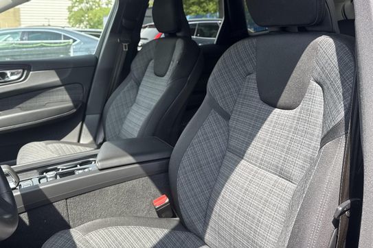 Volvo XC60 B5 B AWD Momentum Pro