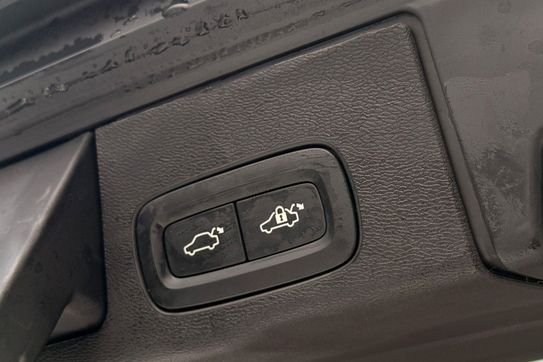 Volvo XC60 T6 Plug-In Hybrid AWD Ultra Dark aut