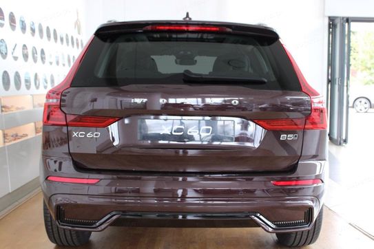 Volvo XC60 B5 AWD Plus Dark