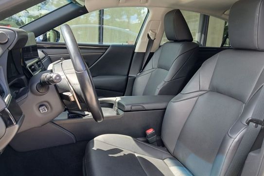 Lexus ES 300h Business Edition