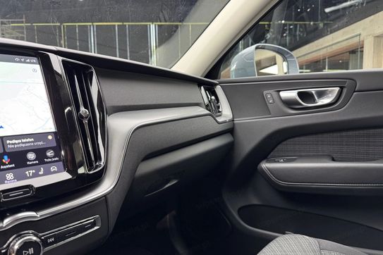 Volvo XC60 B4 D AWD Momentum Pro