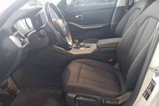 BMW Seria 3 318i Advantage aut
