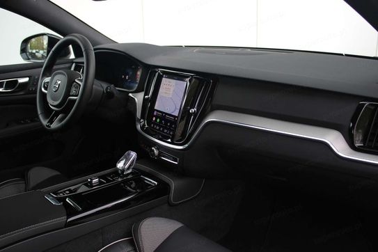 Volvo V60 T6 AWD Plug-In Hybrid Plus Dark
