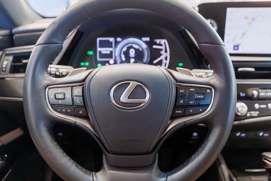 Lexus ES 300h F Sport Design