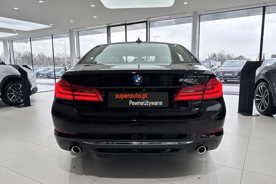 BMW Seria 5 520d xDrive Luxury Line aut
