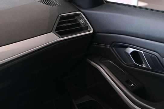 BMW Seria 3 318i Advantage aut