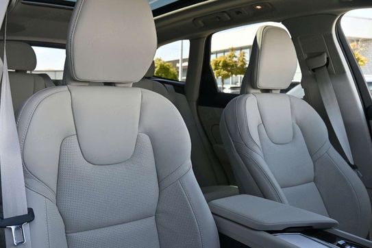 Volvo XC60 B5 AWD Ultra Dark