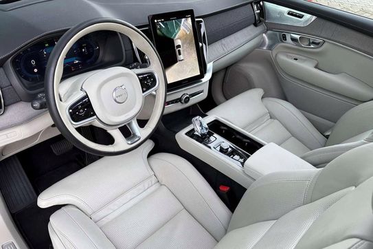 Volvo XC90 T8 AWD Plug-In Hybrid Ultra Bright