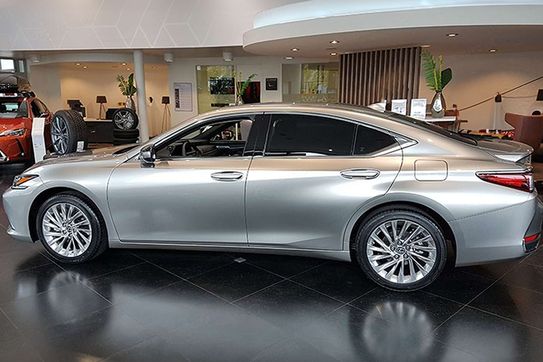 Lexus ES 300h Omotenashi