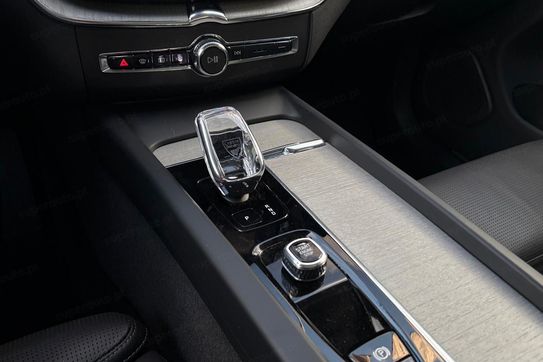 Volvo XC60 T6 Plug-In Hybrid AWD Ultra Dark