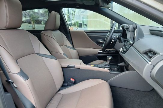 Lexus ES 300h Business Edition