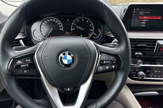 BMW Seria 5 530i xDrive Luxury Line aut