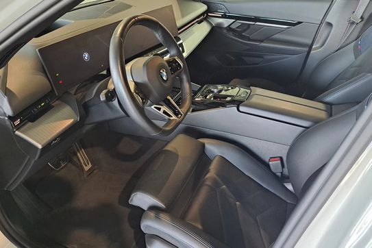 BMW Seria 5 Touring 520d xDrive M Sport