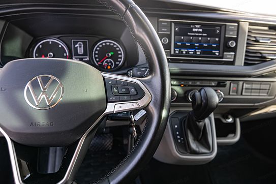 Volkswagen Caravelle T6.1 L2H1 AT