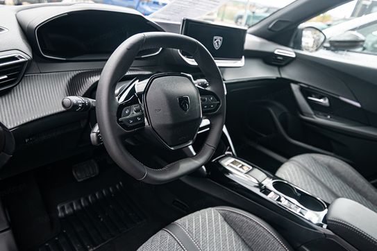 Peugeot 2008 Allure e-DCS 1.2 mHEV