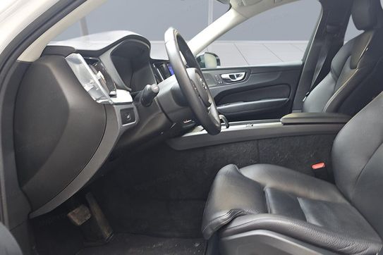 Volvo XC60 B4 D Plus Dark