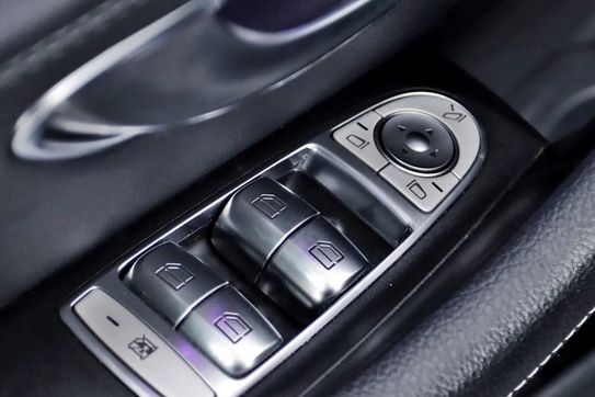 Mercedes E Klasa E 220 d 4-Matic AMG/Avantgarde