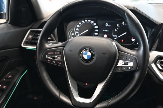 BMW Seria 3 330i Luxury Line aut