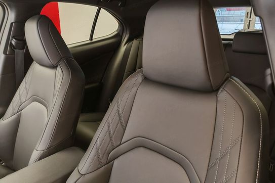 Lexus UX 300h F Sport Design 2.0 Hybrid Dynamic Force